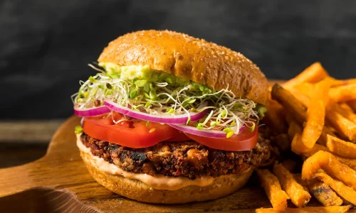 Foto von einem Hamburger mit french fries